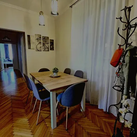 Modern Si Spatios Apartmán